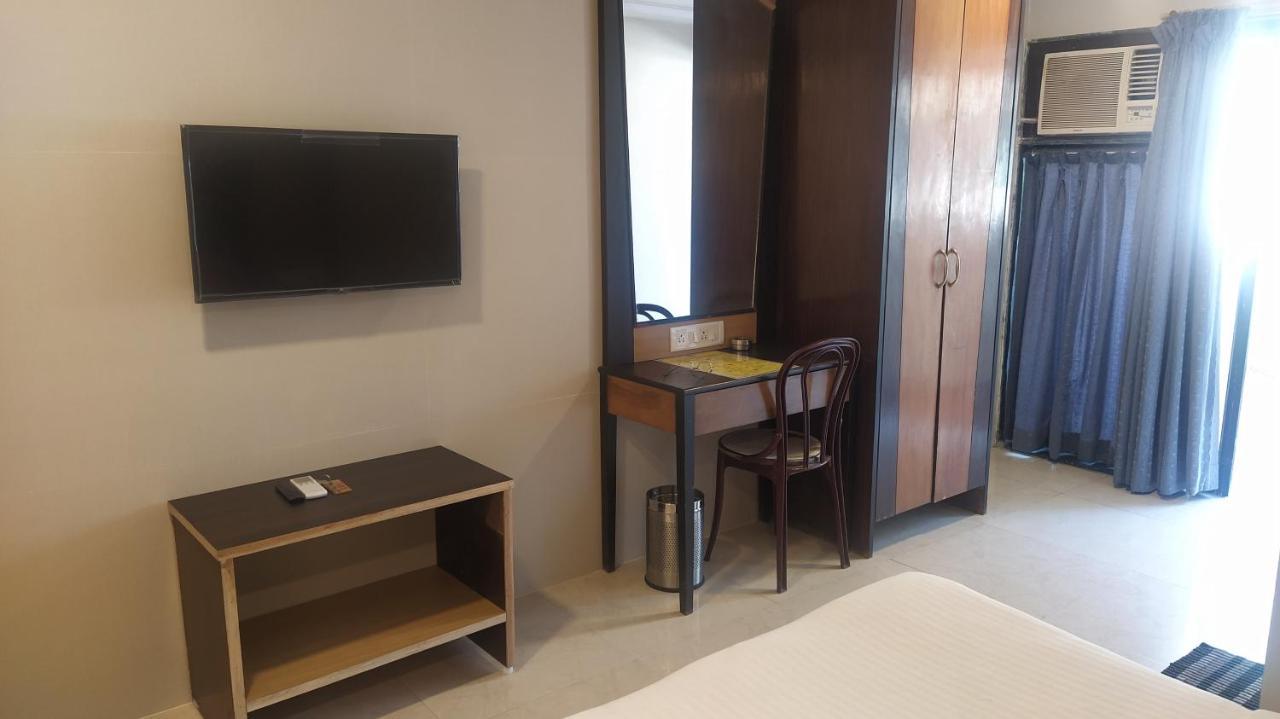 Hotel Palm Star Belapurpada Экстерьер фото