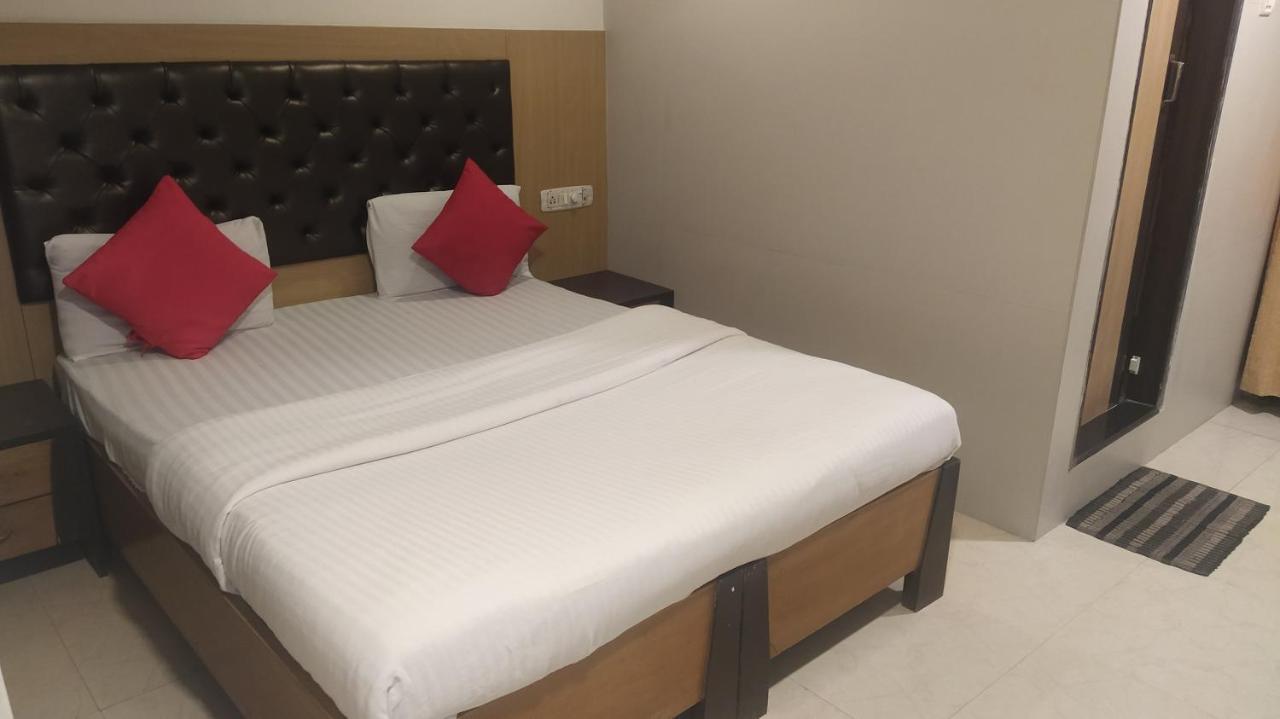 Hotel Palm Star Belapurpada Экстерьер фото